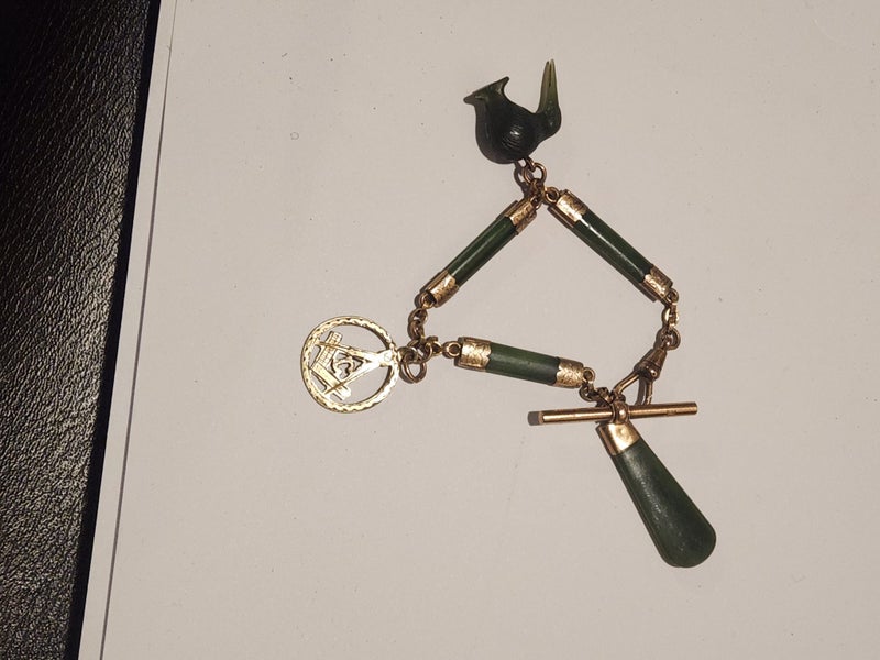 Greenstone with 9ct gold links Carousel 2