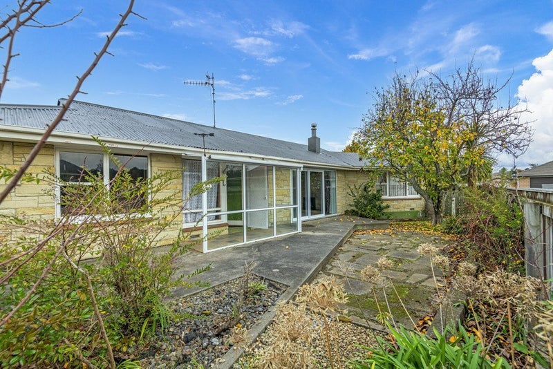 Image 2 of 20