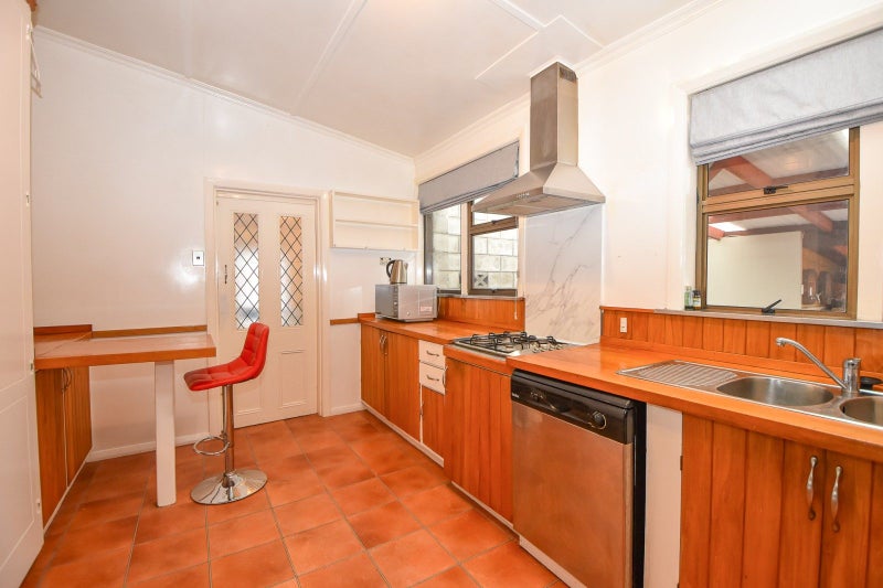 Image 3 of 27