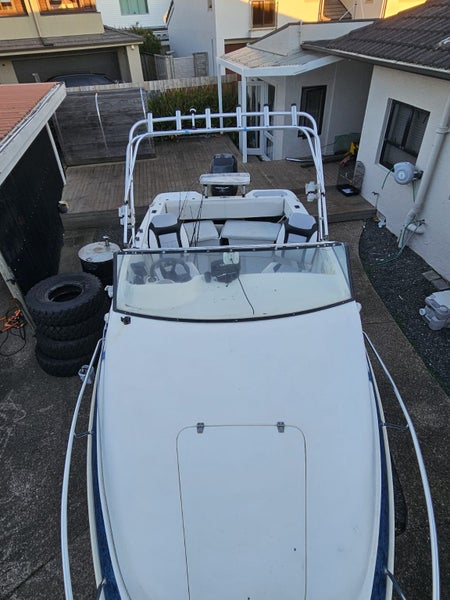Bermuda 7m fibreglass boat with 175hp mercury v6.62864750823937113