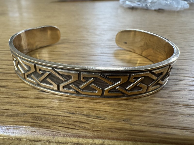9ct Gold Geometric Pattern Bangle – 41.6g Carousel 2