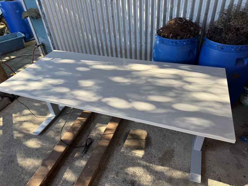 Electric desk Carousel 1