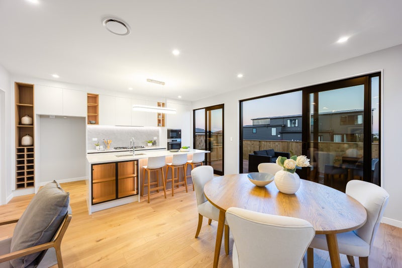 Multi-generational Living at its Finest!62866859430275114