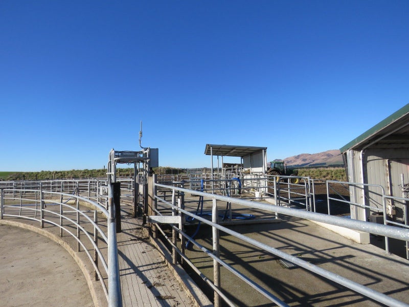 Class dairy unit with wintering ability62869815131522111