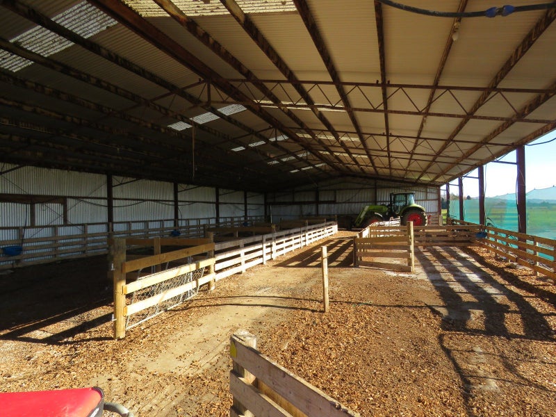 Class dairy unit with wintering ability62869815131522112