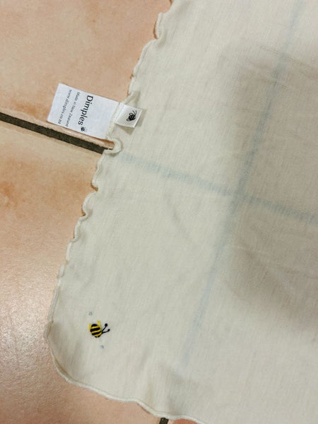 Dimples Merino Wrap - Cream Bee Carousel 2