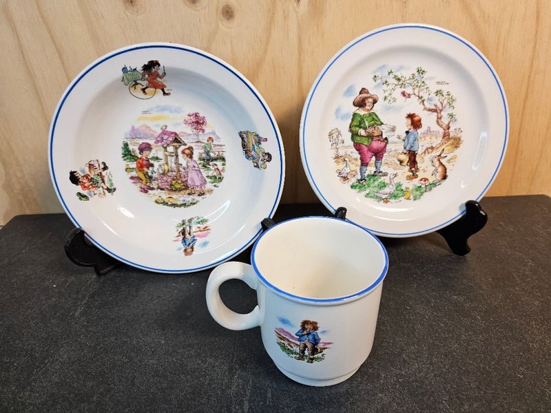 Circa. 1970's-1980's Crown Lynn Nursery Tales Pieces. Artwork by Norman Meredith Carousel 1
