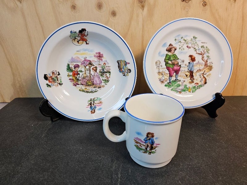 Circa. 1970's-1980's Crown Lynn Nursery Tales Pieces. Artwork by Norman Meredith Carousel 2