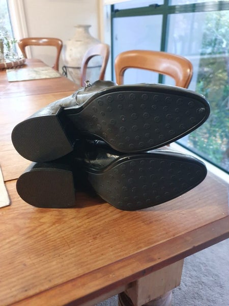 Leather boots with warm lining Carousel 5
