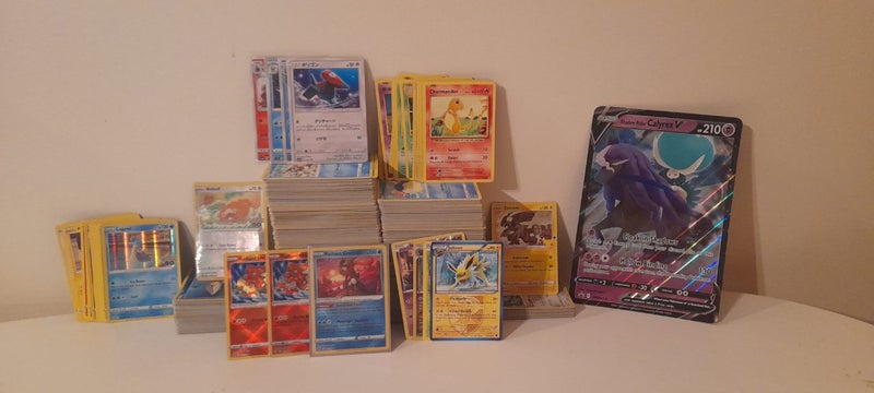 Huge Pokémon Card Lot (1000+ cards) + Holos + Shadow Rider V Jumbo + Deck Box Carousel 1