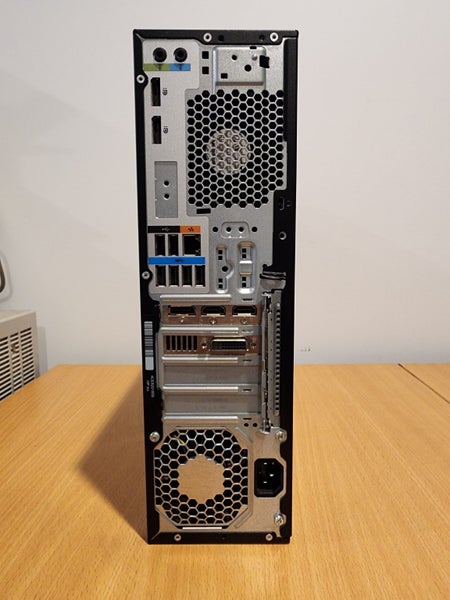Workstation / Gaming PC / Xeon E 2124G / 16 GB RAM DDR462864738421633114