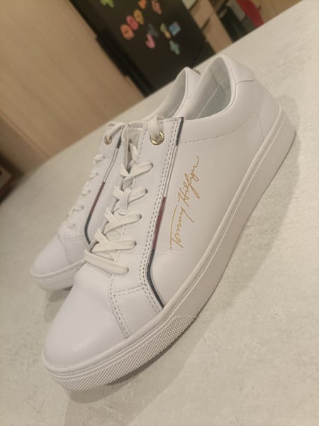 Tommy Hilfiger Womens Shoes Carousel 1