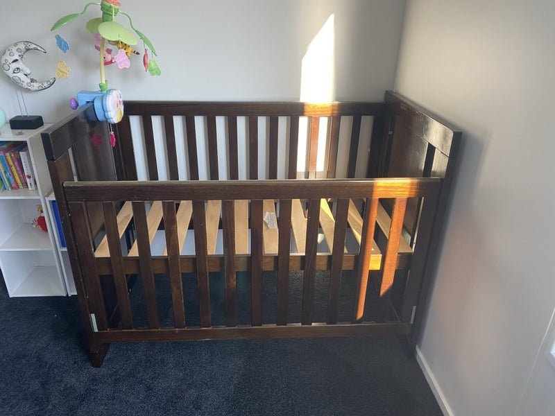 Grotime Cot and junior bed with free mobile62863242468994111