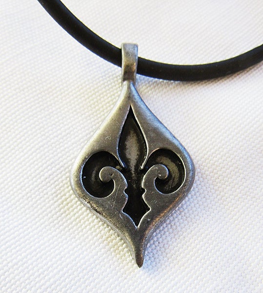 Pewter Fleur-de-lys pendant Carousel 1