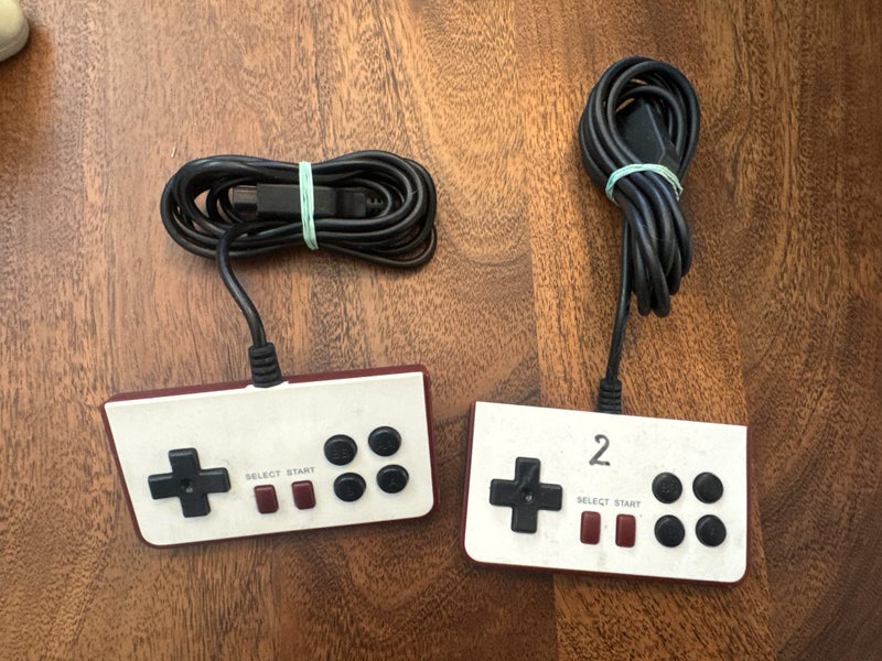 Cyber gadget CY-FMLT-RE Vintage controller for 9 pin serial port Carousel 1