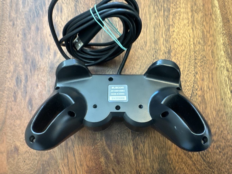 Elecom JC-U3312SBU USB gamepad for PC Carousel 2