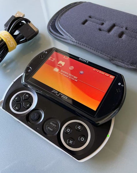 Black PSP GO PSPgo 16G Buildin Memory M2 MS 6.60Pro-C With Pouch and Cable Carousel 2