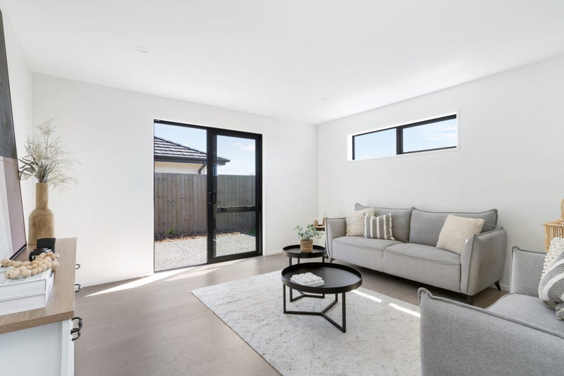 Spacious And Sunny Living In Casebrook62885375212034114