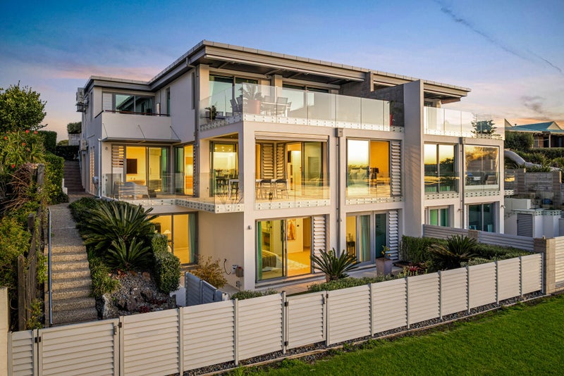 Luxury Waterfront Living - Farm Cove Exclusive628853751970581116