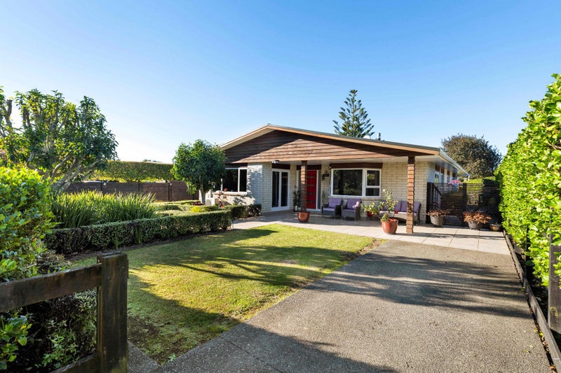 EFFORTLESS LIVING IN A QUIET, SEMI-RURAL SETTING628853752746261122