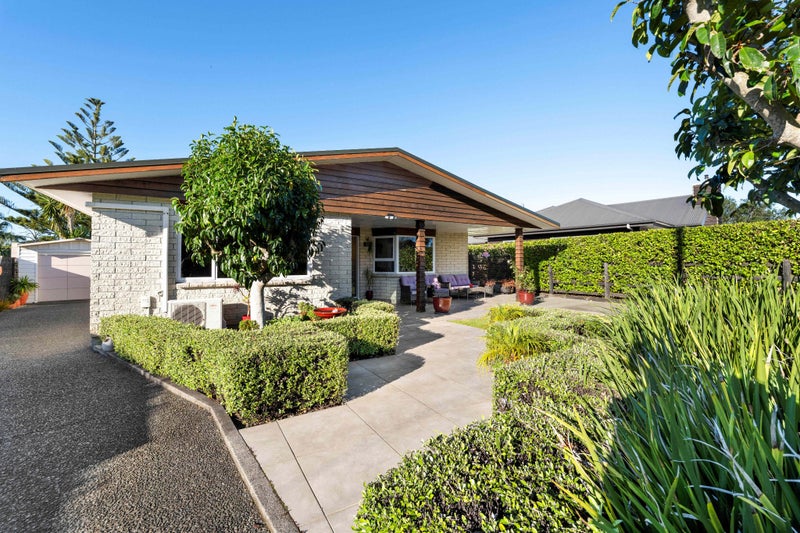 EFFORTLESS LIVING IN A QUIET, SEMI-RURAL SETTING62885375274626111