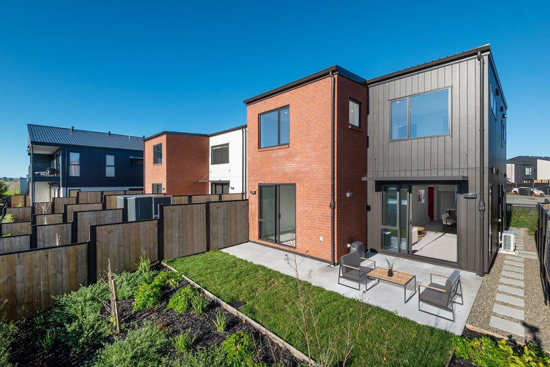 Stylish End Terrace with Room to Grow - Lot 562885375282561113