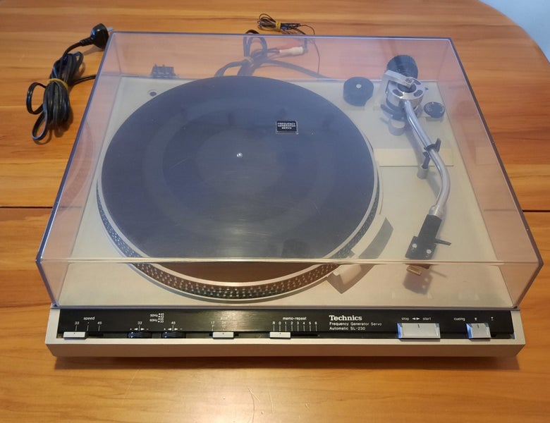 Technics SL-230 Turntable (with bundled Pre-amp)62867850435459114