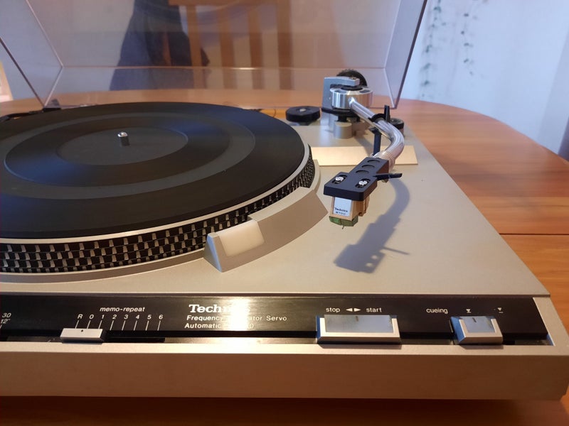 Technics SL-230 Turntable (with bundled Pre-amp)62867850435459113
