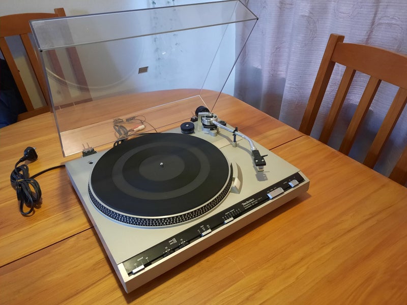 Technics SL-230 Turntable (with bundled Pre-amp)62867850435459111