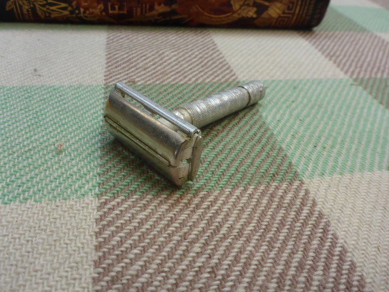 Awesome Old Vintage Safety Razor Gillette England Shaving Razor Carousel 1