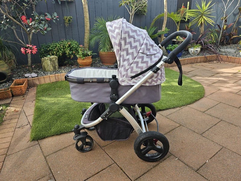 Redsbaby Pram / Pushchair Carousel 1