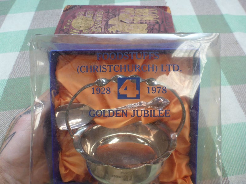 Awesome Vintage NZ Presentation Silver Bowl Foodstuffs Christchurch 1928 - 1978 Carousel 11