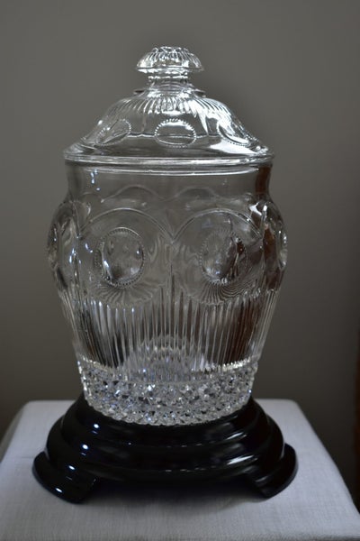 ANTIQUE VICTORIAN CUT GLASS SWEETMEATS LIDDED JAR ON PEDESTAL Carousel 1