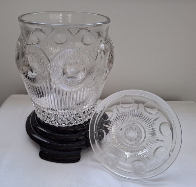ANTIQUE VICTORIAN CUT GLASS SWEETMEATS LIDDED JAR ON PEDESTAL Carousel 8