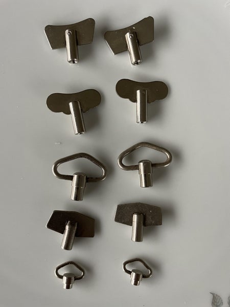 Assortment of 10 Vintage Alarm Clock Keys – 5 Variations Carousel 1