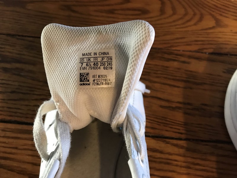 Adidas woman’s size 40/9 Carousel 5