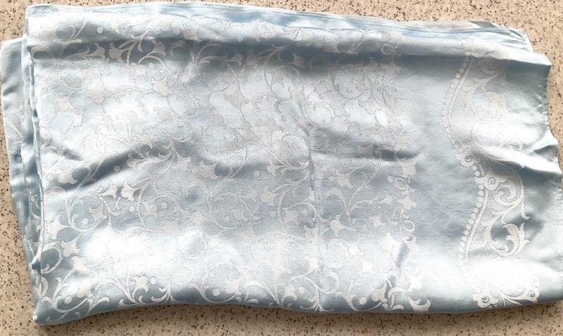 ** VINTAGE TABLE CLOTH ** BABY BLUE DAMASK ** 127 x 138 cm ** Carousel 1