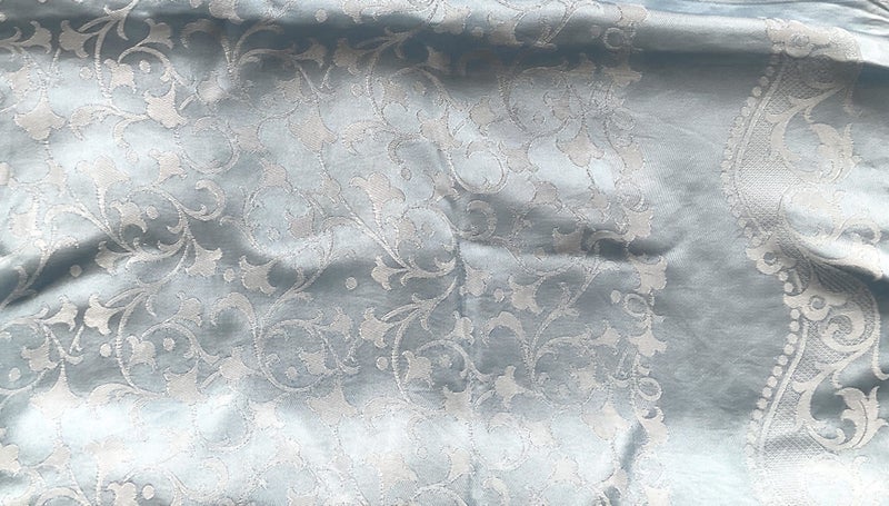 ** VINTAGE TABLE CLOTH ** BABY BLUE DAMASK ** 127 x 138 cm ** Carousel 2