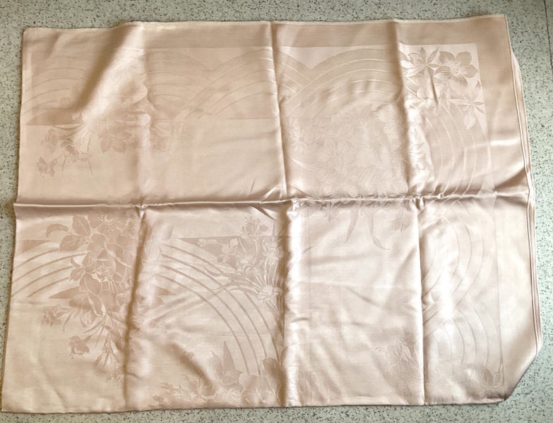 ** VINTAGE TABLE CLOTH ** BALLET BLUSH PINK ** 164 x 213 cm ** Carousel 2