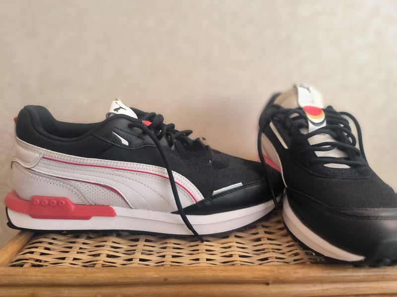 Mens Sneakers Carousel 1