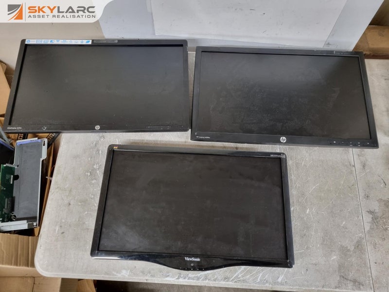 3x LCD Monitors by HP and ViewSonic Carousel 1