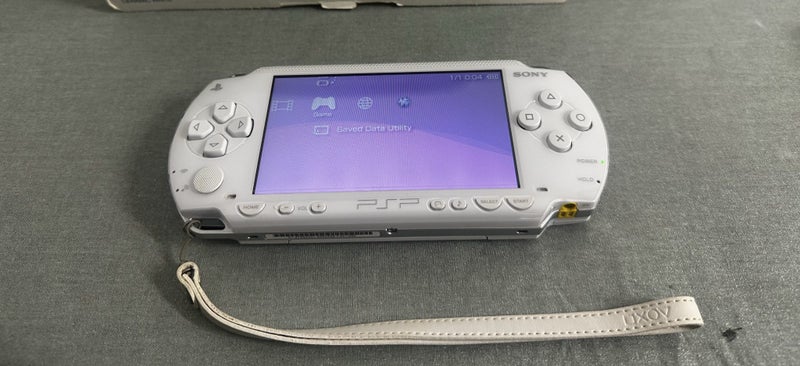 PlayStation Portable (PSP) 1000 Ceramic White - Boxed Pack | 64GB Carousel 2