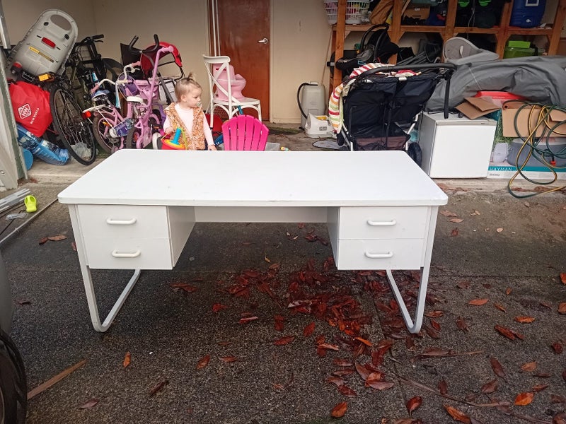 Office desk with drawers Carousel 1
