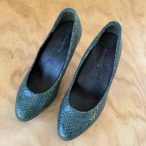 Vintage Kumfs Green Snakeskin like Heels Size 36 Carousel 1