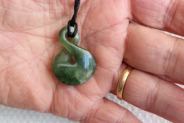 BEAUTIFUL SMALL TWIST KAHURANGI POUNAMU / Jade Twist Small #119 Carousel 2