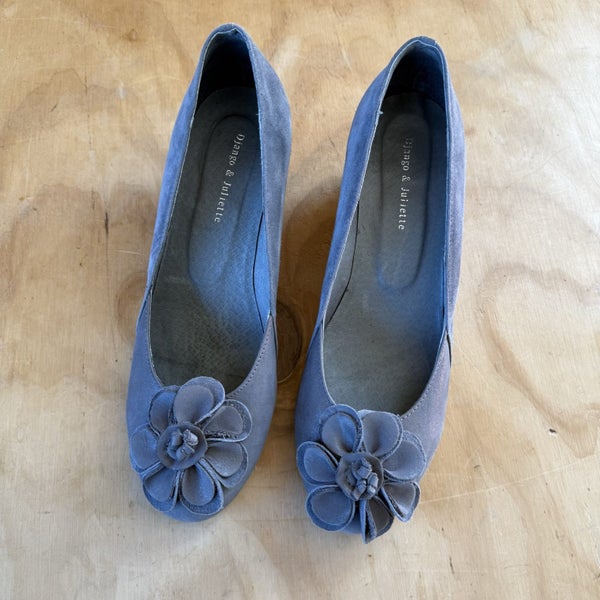 Django & Juliette Grey Suede Heeled Wedges with Flowers Size 39 Carousel 1