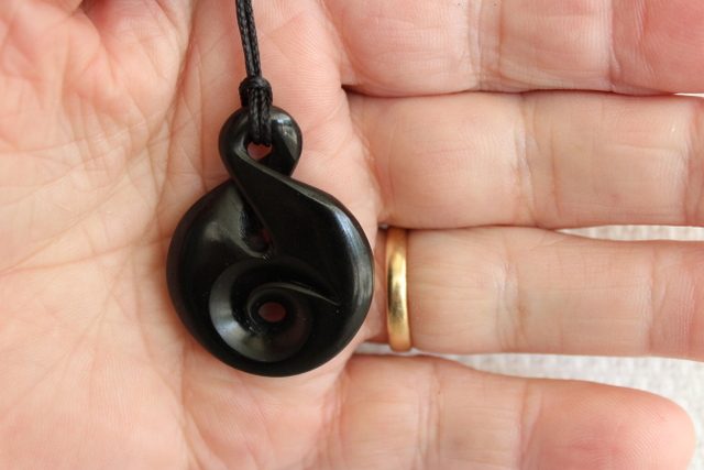 BEAUTIFUL KORU TWIST PENDANT KAWAKAWA / JADE #173S Carousel 1