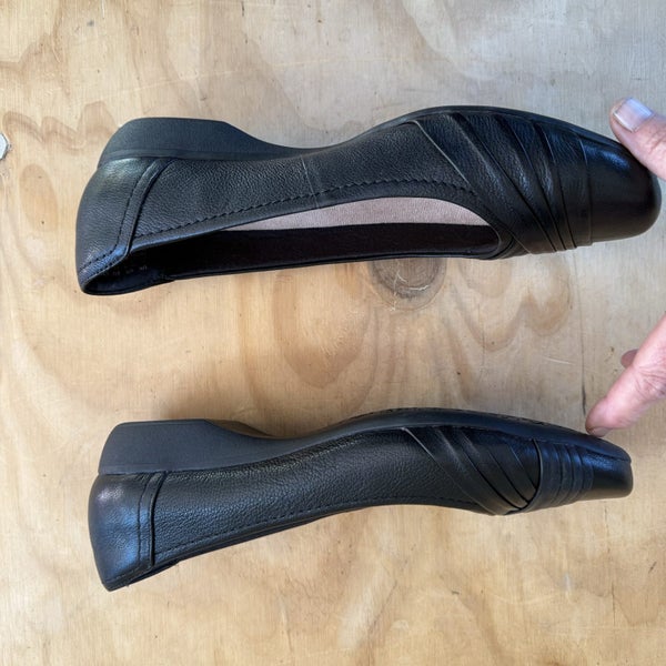 Clarks Collection Black Leather Slip on Shoes Size 10 Carousel 5