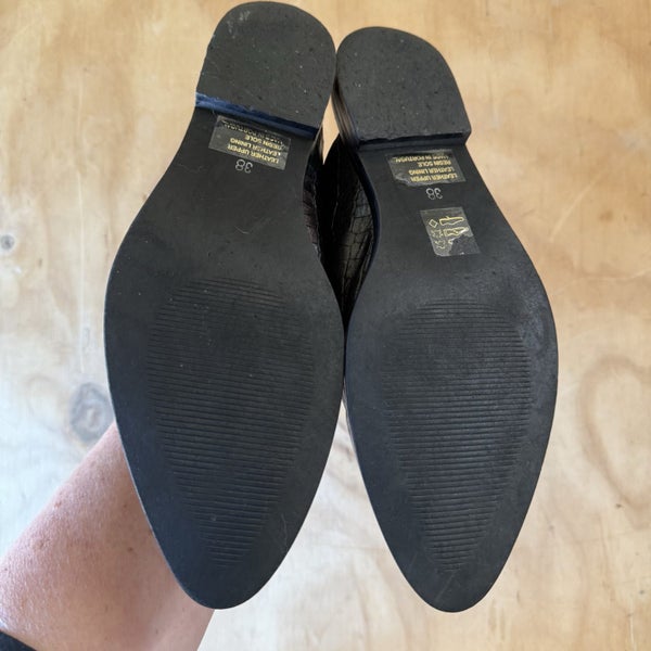 EOS Black Leather Crocodile Embossed Keen Mules Size 38 Wide Carousel 4