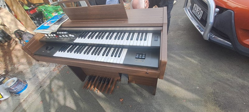 Yamaha electrone Organ Carousel 1